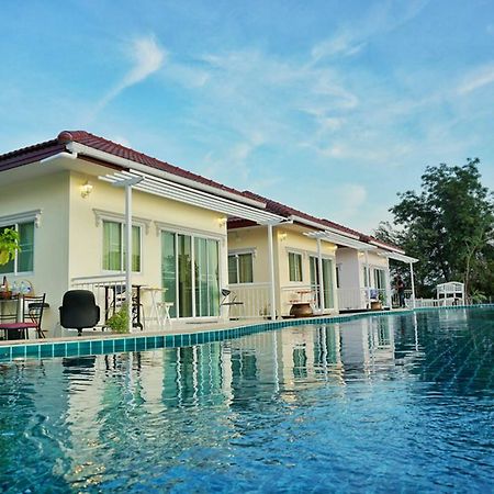 Sky And Water Resort Cha-Am Buitenkant foto